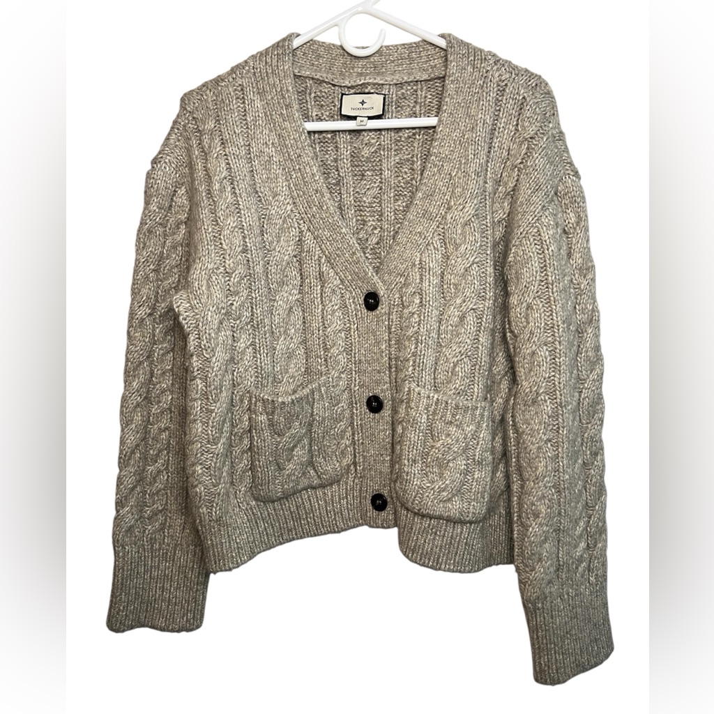 Tuckernuck Women’s Size M Nwot V-Neck Cable Knit Cardigan Sweater